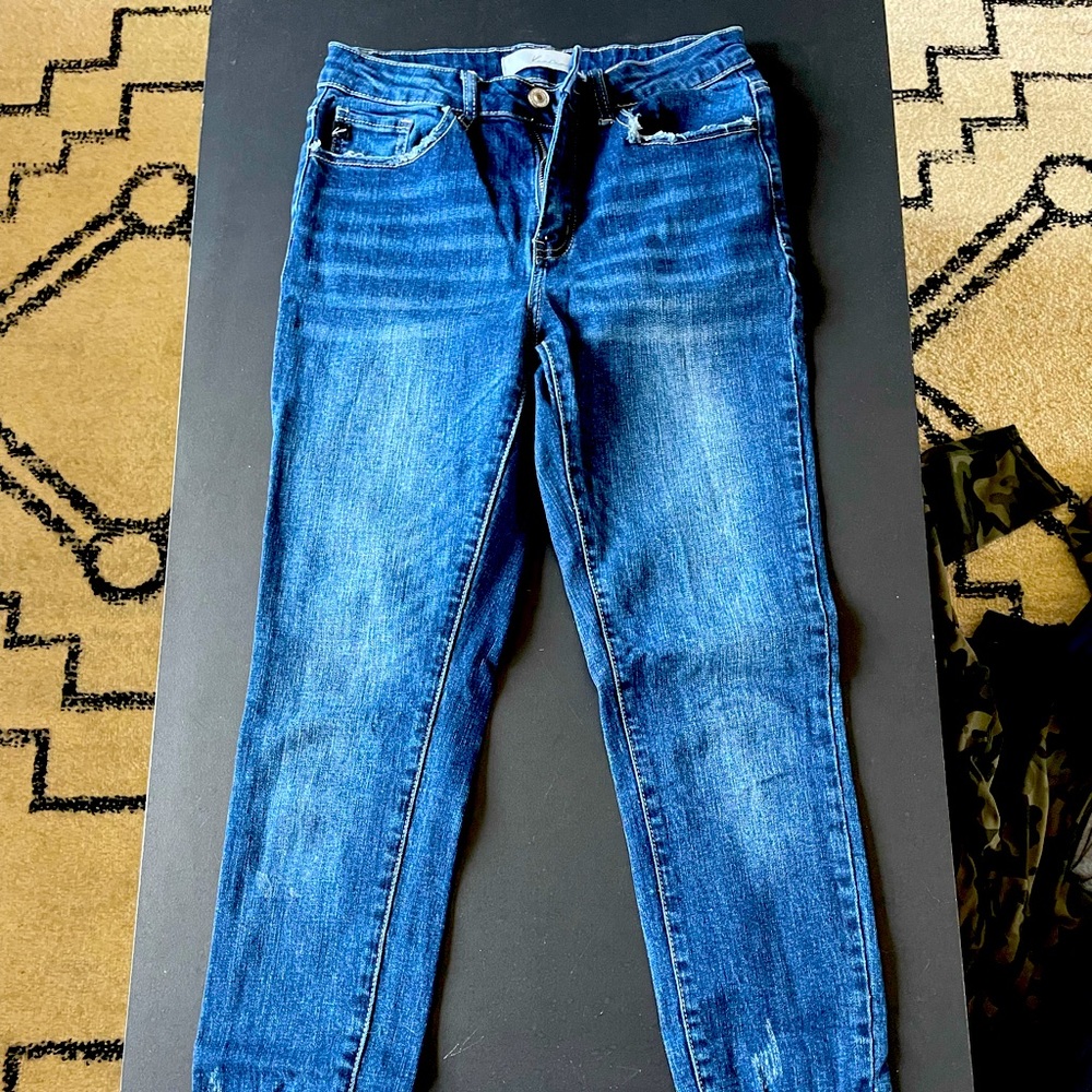 KanCan 5/26 destroyed skinny Jean